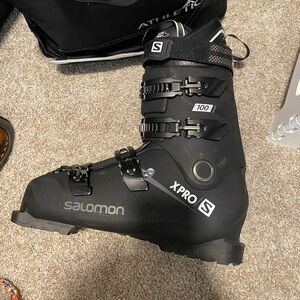 Men's ski boots